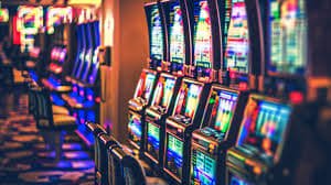 shweballon Myanmar National League ဘောလုံးပဲွ live betting odds ကြည့်နေသောပုံ